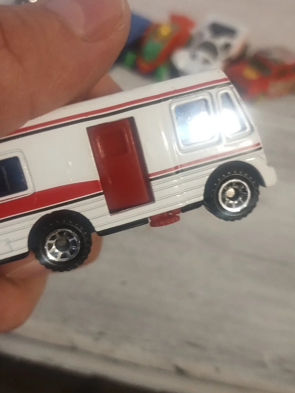 Mixed brand lot 8 vehicles 4 hot wheels 1 maisto 1 daron 1 matchbox